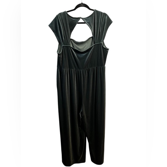 Old Navy Emerald Green Velvet Jumpsuit Plus Size XXL - Picture 2 of 2